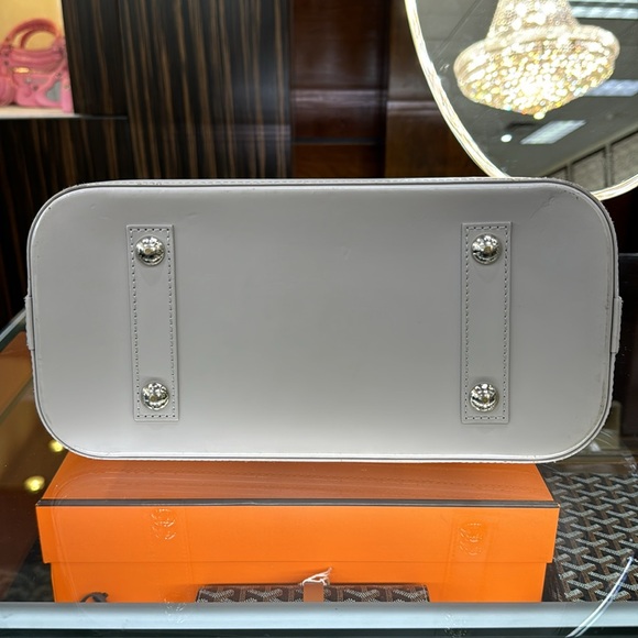 Louis Vuitton Alma PM Lilac Nacre - Picture 3 of 9